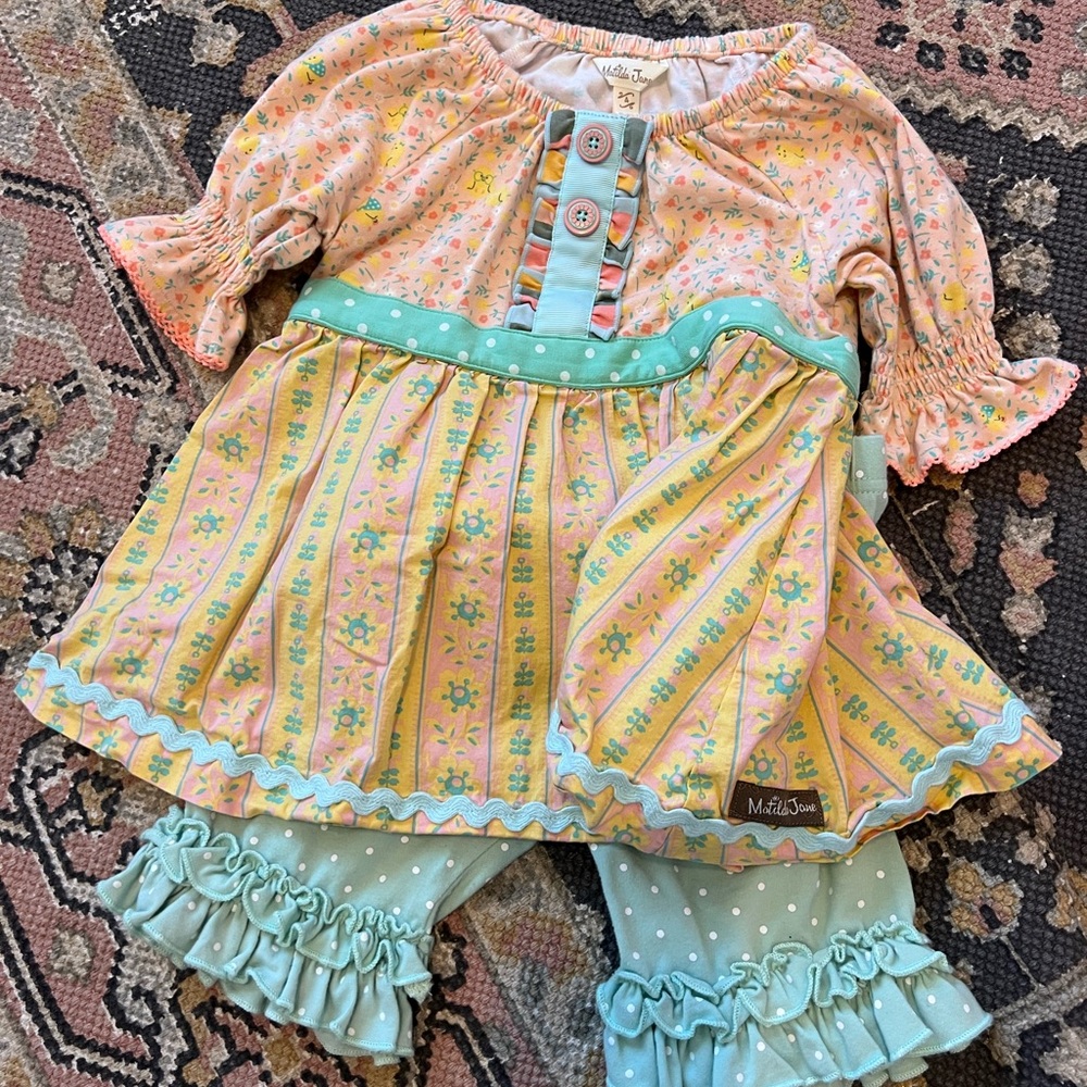 Girls Matilda Jane Floral top with Ruffled shorts